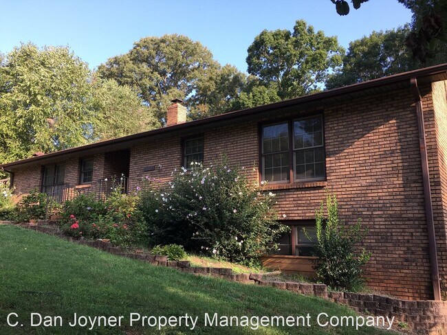 Building Photo - 3 br, 2.5 bath House - 110 Trafalgar Rd