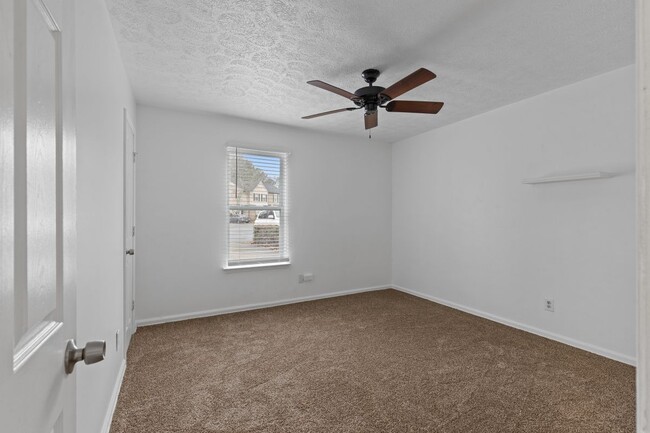 Building Photo - 366 E Post Oak Crossing SW
