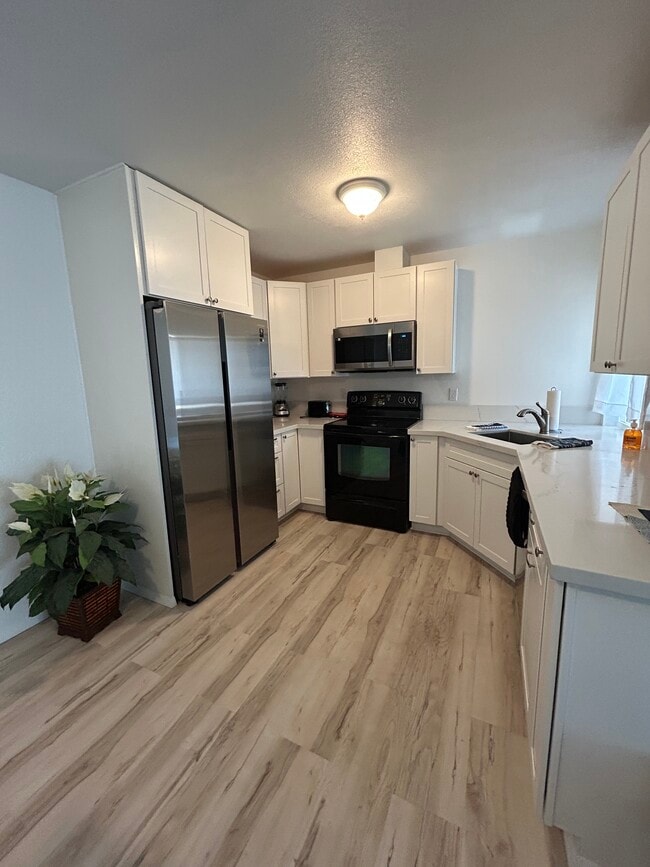 Kitchen - 1796 Bahama Ave