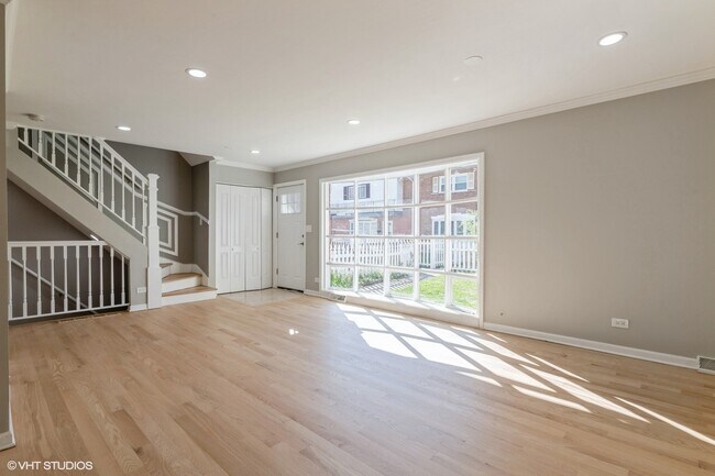 Foto del edificio - 8842 N Dee Rd