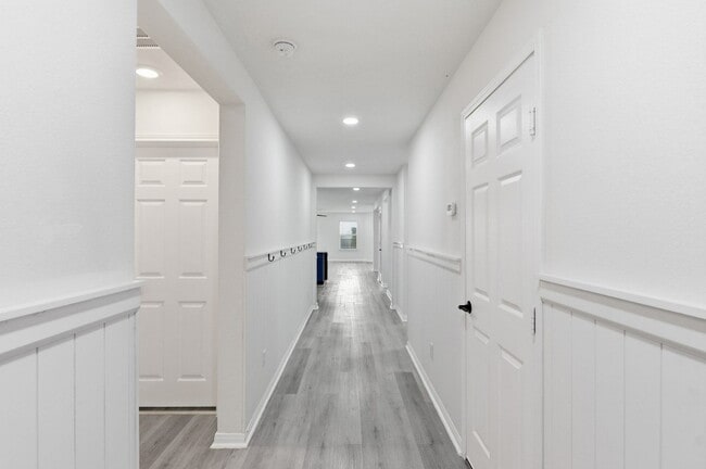 Building Photo - 10433 Russell Pines Dr