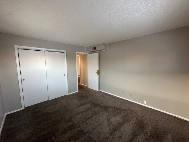 Building Photo - 2 bed 1 bath in the heart of Speedway