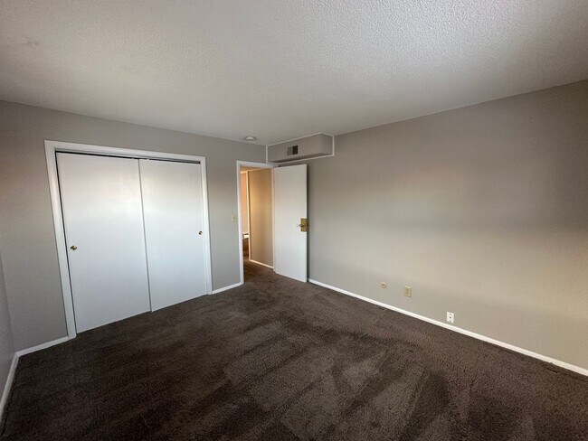 Foto del edificio - 2 bed 1 bath in the heart of Speedway