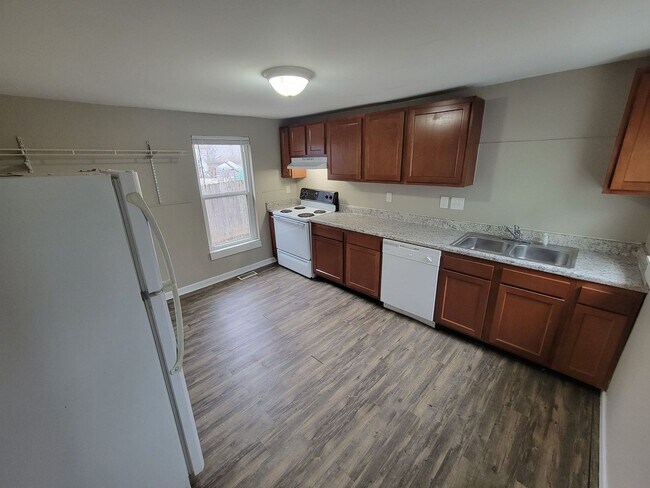 Foto del edificio - 626 Ross Ave 2BR/1BA (Hamilton)