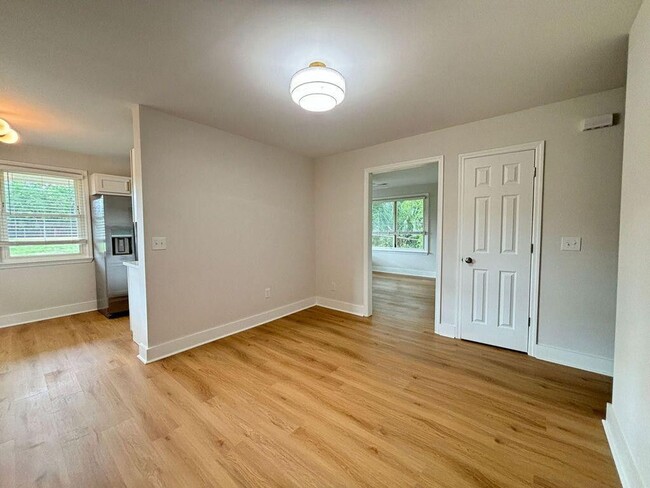 Building Photo - Fully Updated Home in Charleston