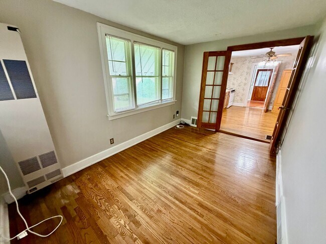 Foto del edificio - 310 E Locust St