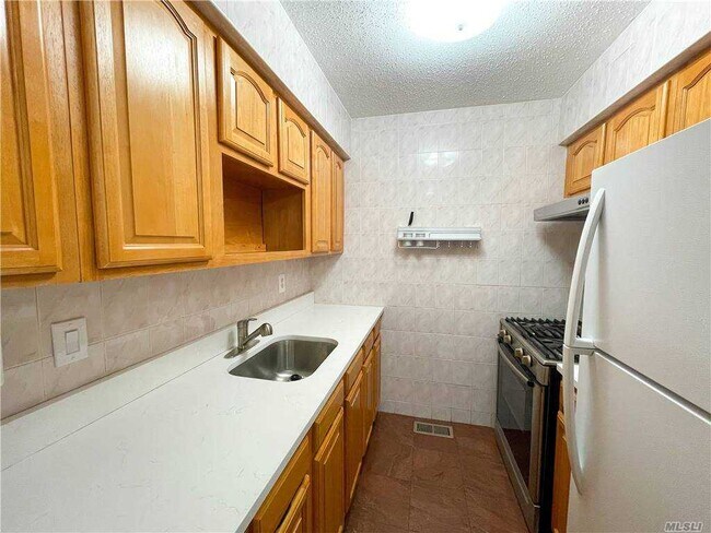 Building Photo - 365 Hart St