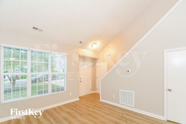 Building Photo - 125 N Honey Springs Ave
