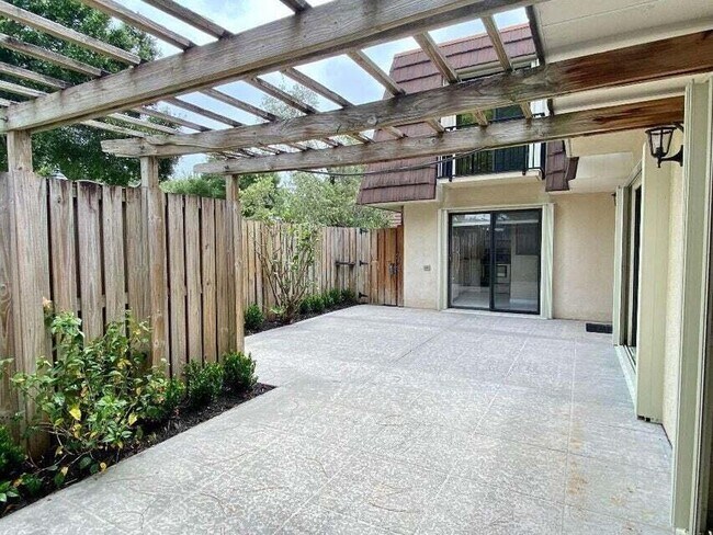 Building Photo - 1301 13th Ln