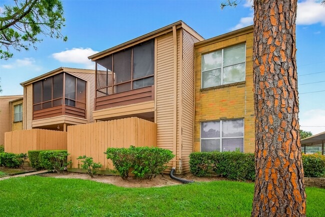 Foto del edificio - 10555 Turtlewood Ct