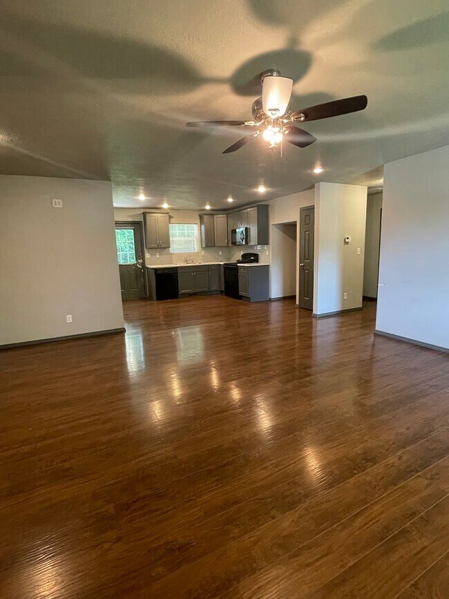 Foto del edificio - 3 Bedroom 2 Bath House South Springfield