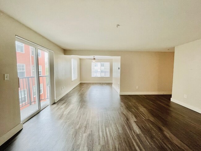 Building Photo - 411 10th Ave