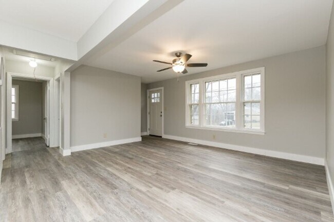 Foto del edificio - Beautiful Donelson Home in Great Location ...