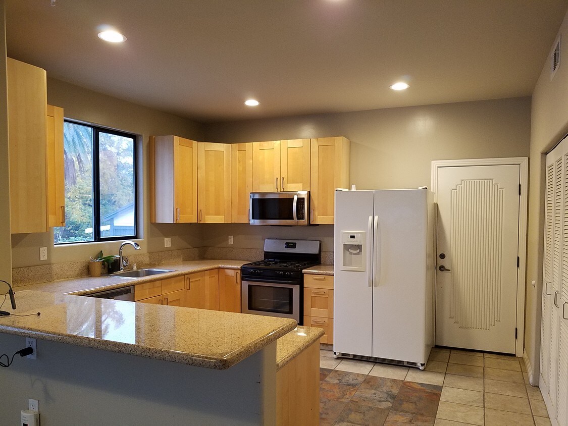 2143 Avon St, Los Angeles, CA 90026 Townhome Rentals in Los Angeles