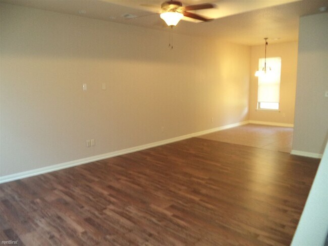 Building Photo - 3 br, 2.5 bath House - 105 Shadow Peak Ln # B