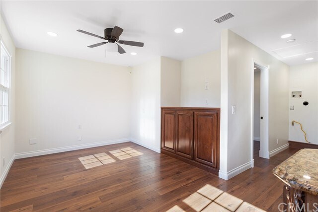 Building Photo - 300 Jacaranda Pl