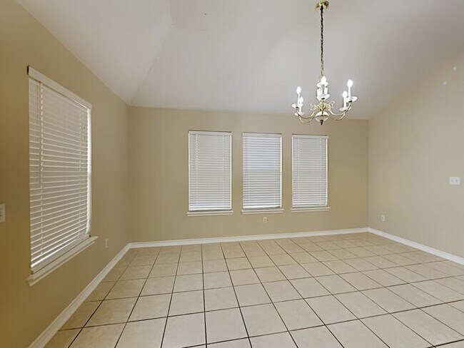 Building Photo - No App Fee. $1,000 OFF 1st Month w/14-mont...