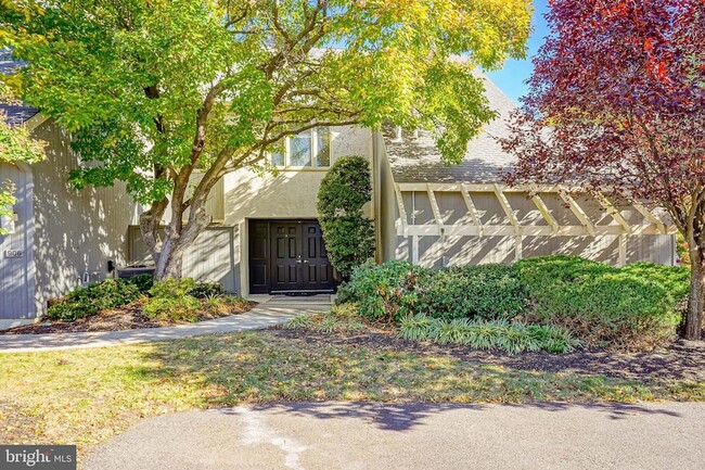 Building Photo - 906 Chanticleer