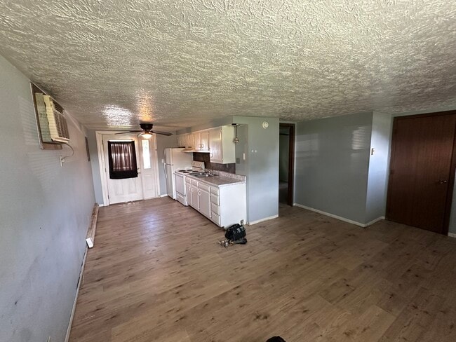 Building Photo - 3840 Mona Dr