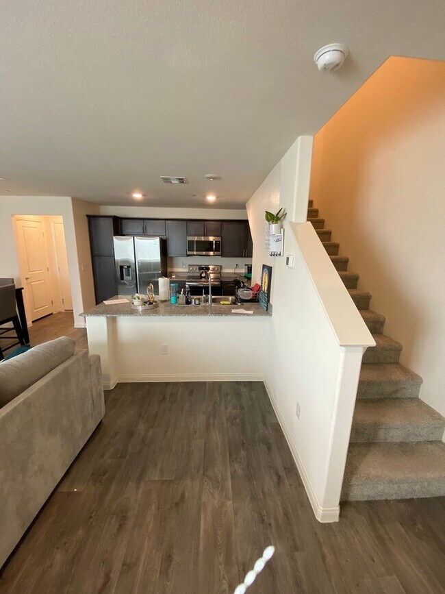 Building Photo - Americana Property Mgmt - 3bed Townhouse built in 2022 in the NW