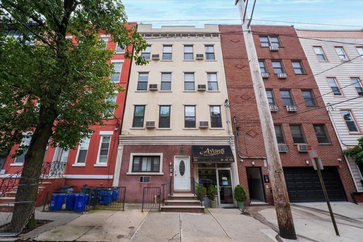 Primary Photo - 322 Madison St