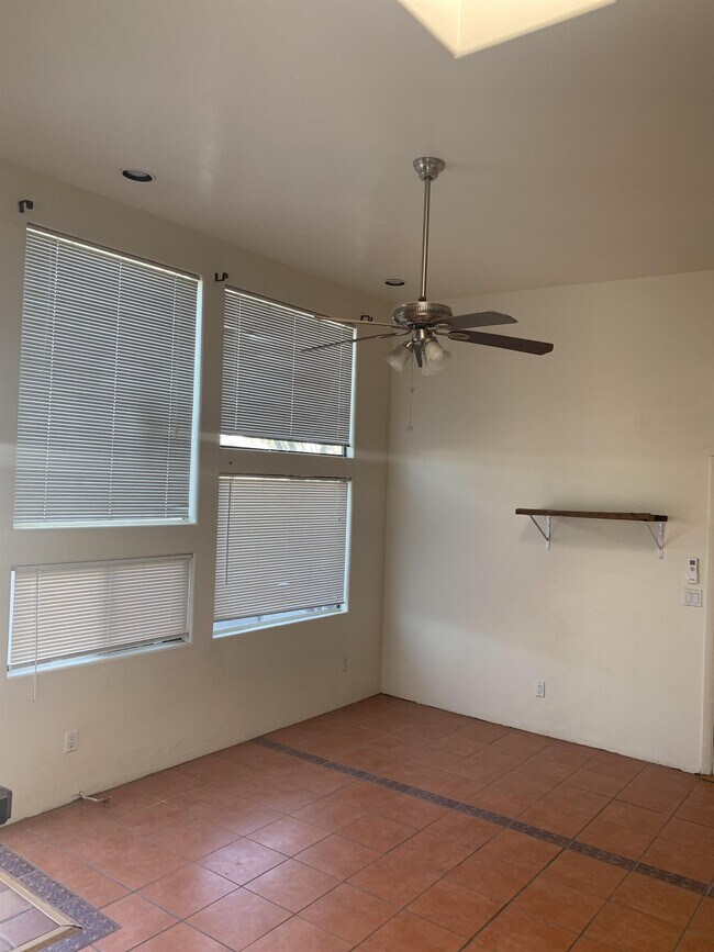Building Photo - 621 S Bryant Ave
