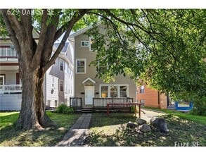 Building Photo - 629 SE Oak St