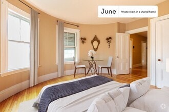 Building Photo - Private bedroom in 6 bed/2 bath Home