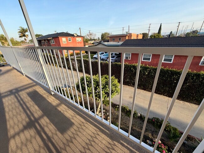 Foto del edificio - 8123 Otis St