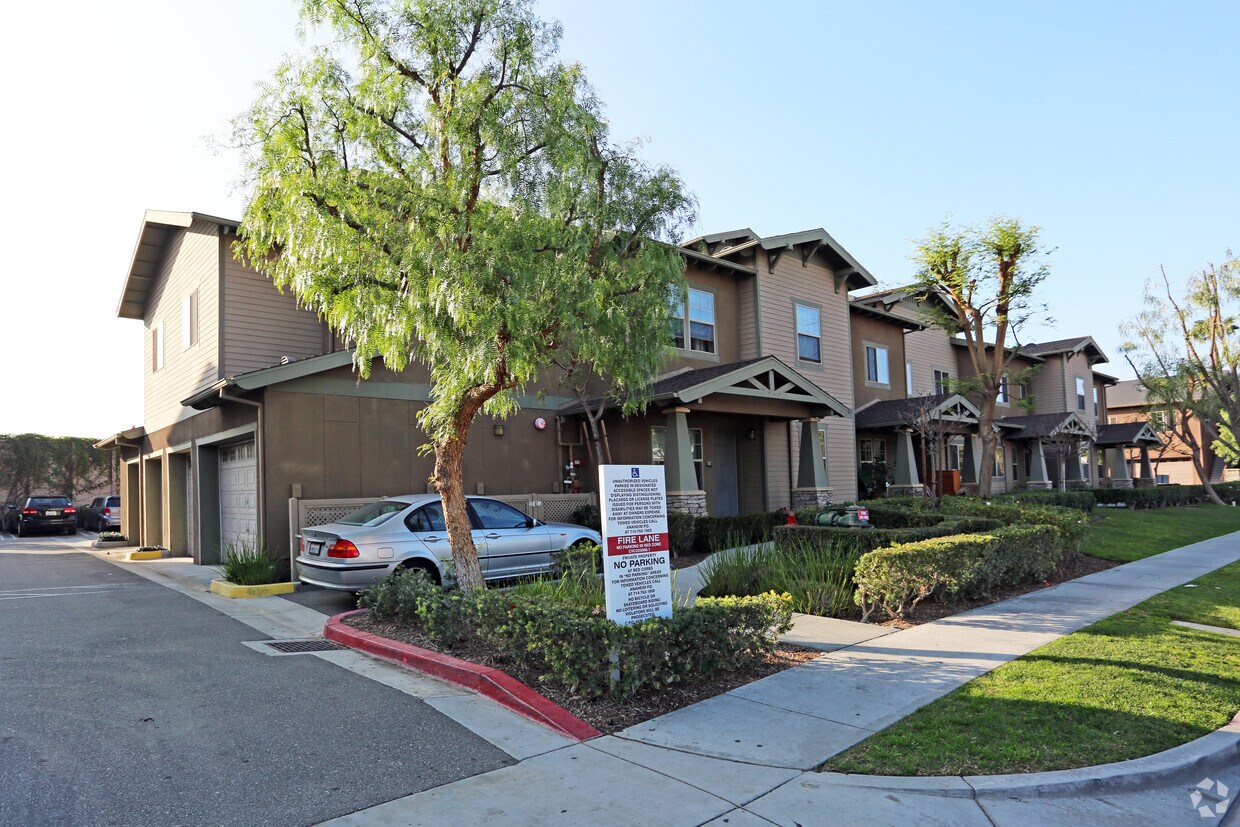 The Vineyard Town Homes Apartments in Anaheim, CA