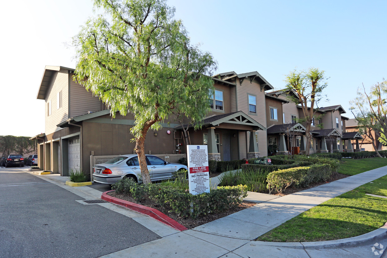 Foto del edificio - The Vineyard Townhomes