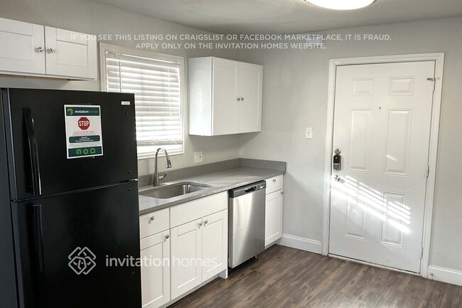 Building Photo - 403 E Standifer St