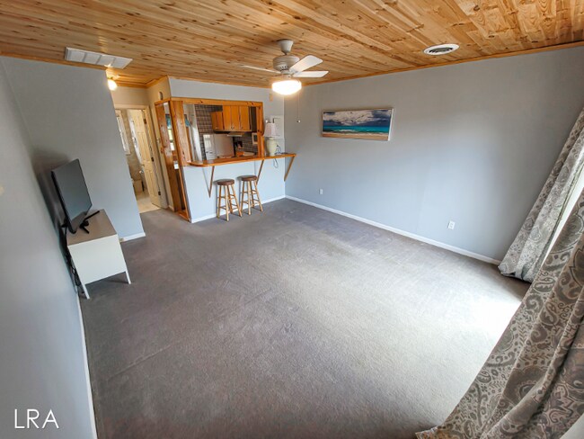 Building Photo - 214 Sand Piper Dr