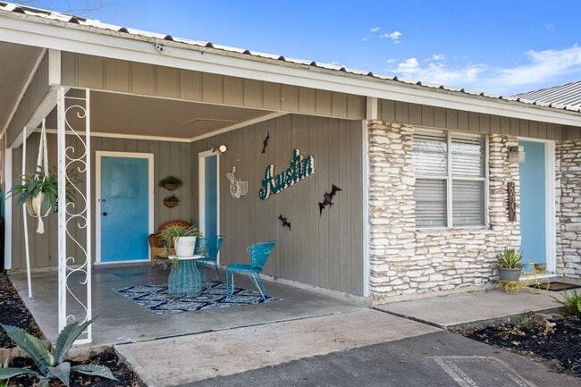 Foto del edificio - 6907 Miranda Dr