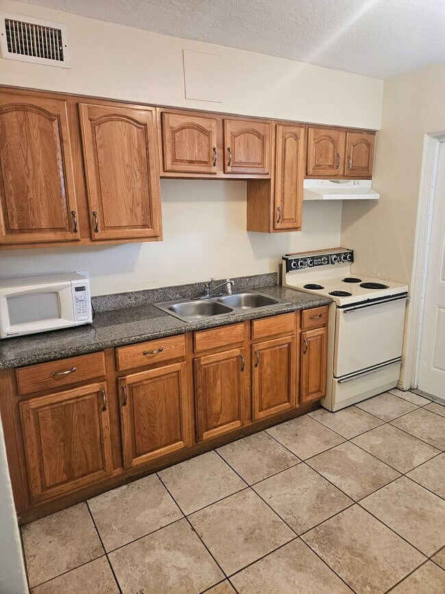 Foto del edificio - 2 Bedroom Unit in St Pete- Available February 3!