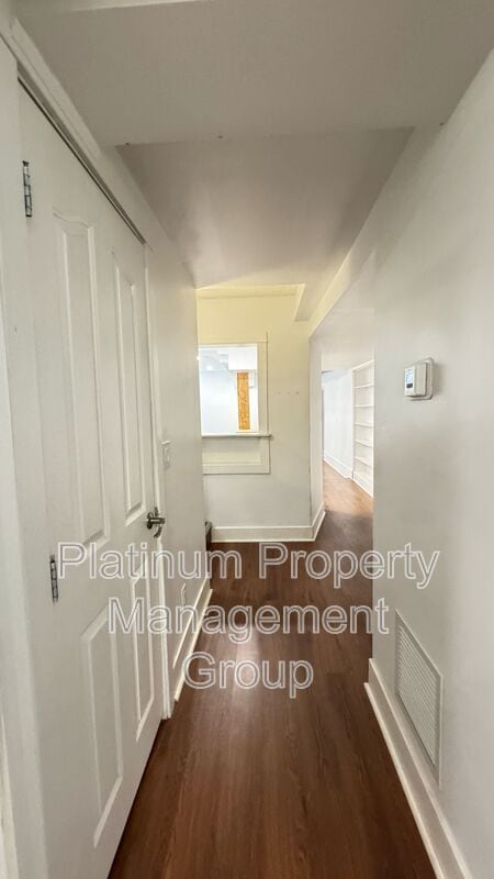 Photo - 933 18 Ave SW House