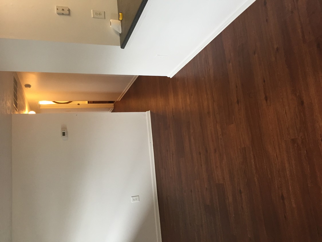 Foto principal - 8402 Muldoon Ct