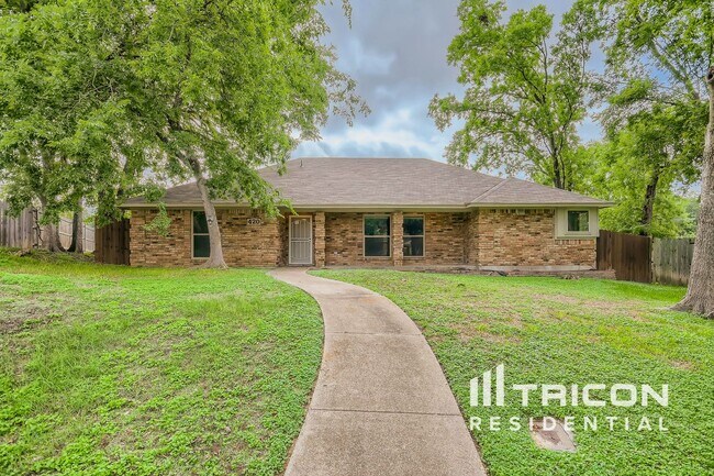 Building Photo - 420 Hillcroft Cir