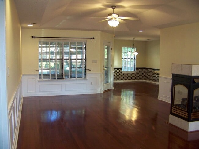 Building Photo - Beautiful 4-Bedroom Home - Heather Oaks