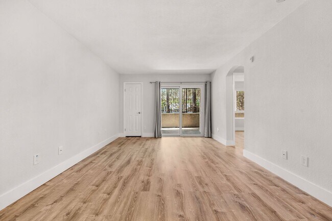 Foto del edificio - Fully Renovated 2-Bedroom Condo - Everything is NEW!