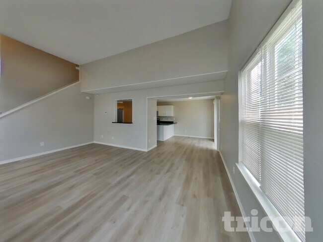 Foto del edificio - 4531 Riverbrook Ln