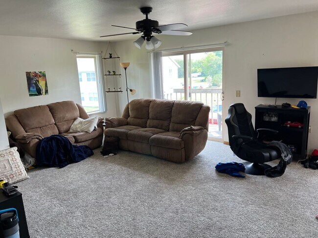 Interior Photo - 161 E Old Us Hwy 16 E