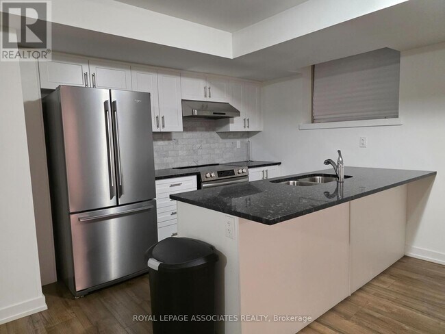 Building Photo - 400-400 Finch Ave