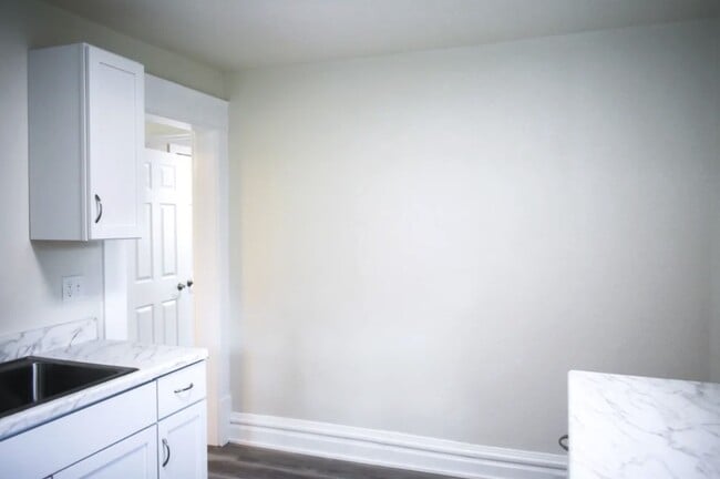 Building Photo - 313 E St Joseph St