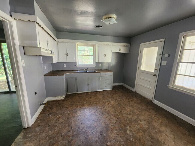 Building Photo - 9030 Marva Dr