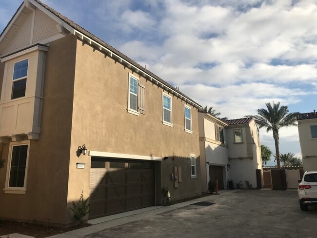 Building Photo - Luxury home 4Bedroom 3.5Bathroom in Chino