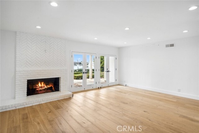 Building Photo - 2572 Bayshore Dr