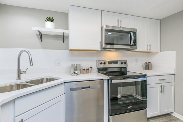 Cocina renovada - Villas At Blue Cove Apartments