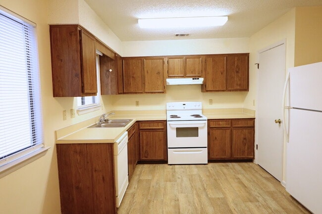 Building Photo - 641 Virginia Oak Ct