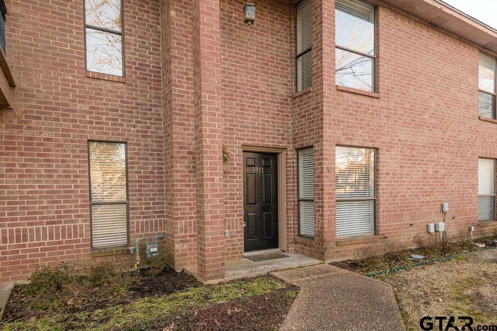 Primary Photo - 5911 Hollytree Dr
